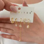 Parlayan Crystal Drop Zincirli Küpe Seti